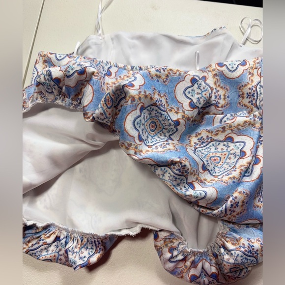 A COLLECTION White Blouse with Colorful Floral Design size m - Picture 15 of 16